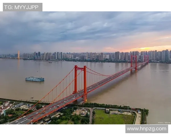 赛后分析:武汉篮球队与上海篮球队的耐力对决全景回顾 赛后分析:武汉篮球队与上海篮球队的耐力对决全景回顾